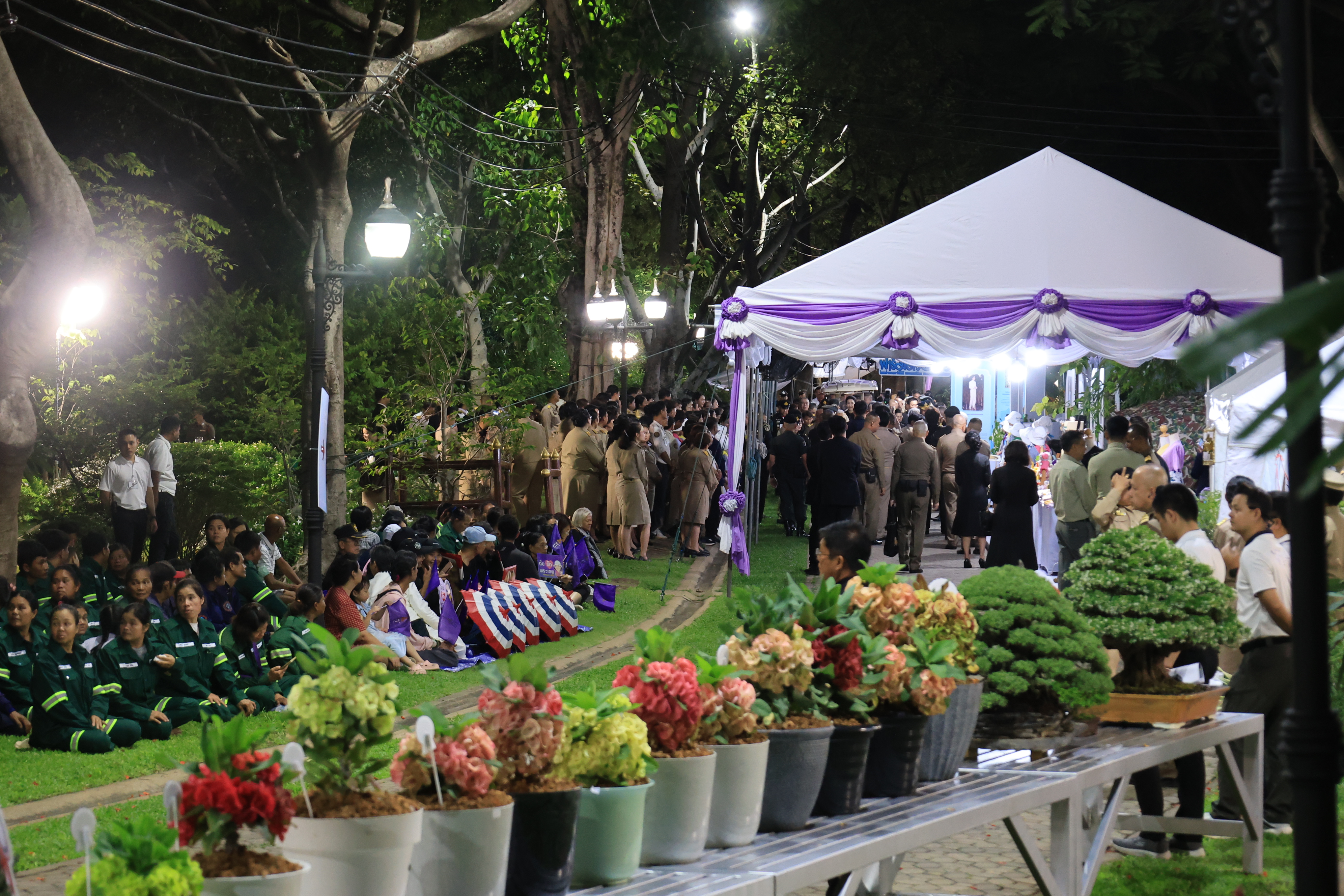 title - สำนักงานการปฏิรูปที่ดินเพื่อเกษตรกรรม ร่วมเฝ้าฯ รับเสด็จ สมเด็จพระกนิษฐาธิราชเจ้า กรมสมเด็จพระเทพรัตนราชสุดา ฯ สยามบรมราชกุมารี เสด็จพระราชดำเนินไปทรงเปิดงาน “สีสรรพรรณไม้ เทิดไท้บรมราชินีนาถ”